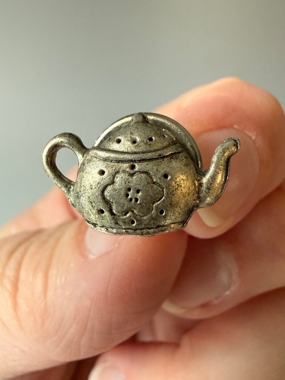 Small teapot pin